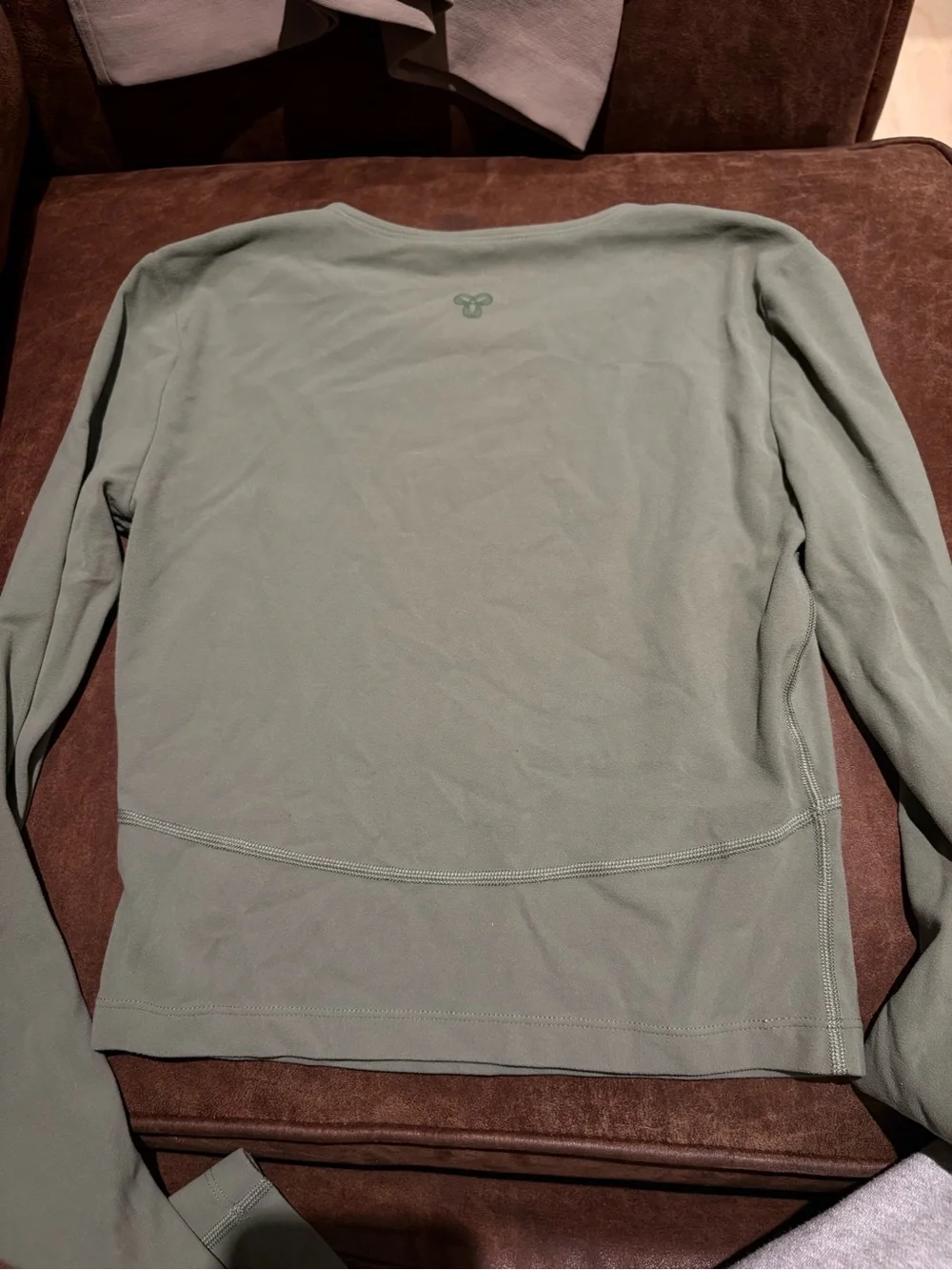 Aritzia TNA Butter Sage Green 3” Biker Shorts & Crop Long Sleeve Set - Picture 3 of 8